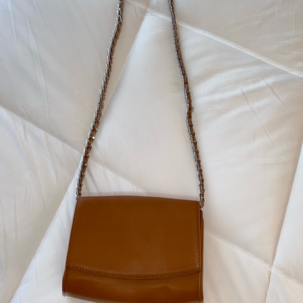 Tan clutch